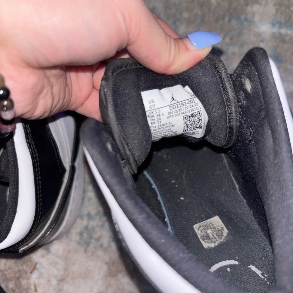 carbon fiber black white jordan 1s - Picture 4 of 4